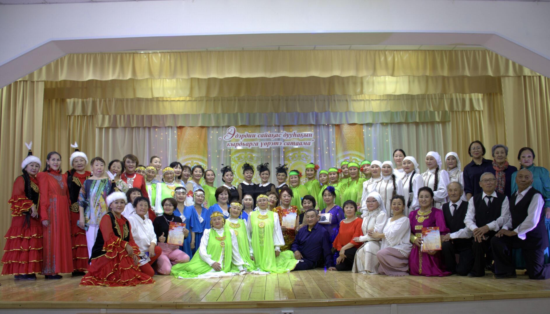 «Эдэрдии сайаҕас дууһаҕын кырдьарга үөрэтэ сатаама»